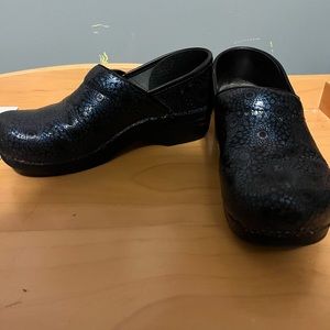 Dansko Professional Navy Medallion